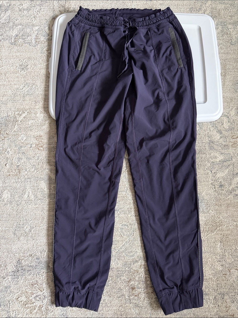 Women’s Lululemon joggers
Size 6
Color:dark blue